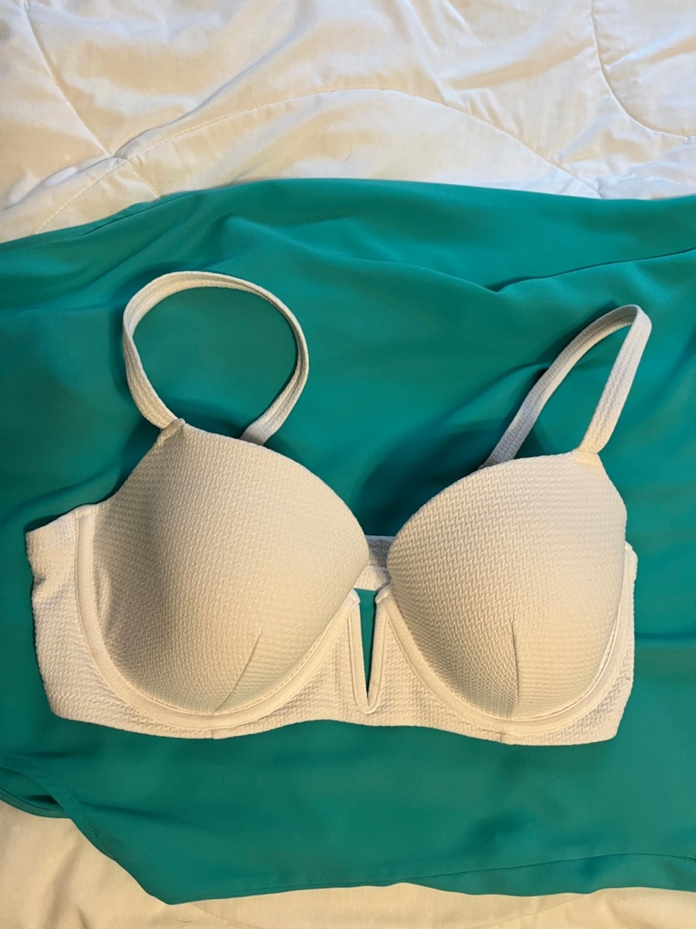 Shade & Shore White Underwire Bikini swim top 38D